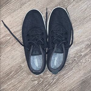 “Tuke Jo” AllBird tennis shoes.